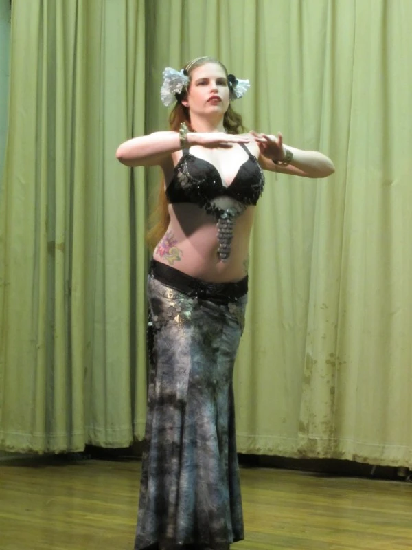 Dancing at Fusion Day. Skirt by Snake Church, Bra/Belt by me, Flowers by Bold Oracle, photo by Yasmina.